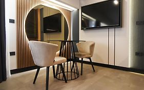 Grandeur Apartments